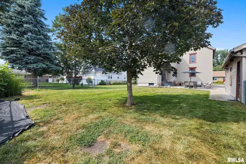 Exterior - 412 E Monroe St, Morton, IL 61550 photo 4 of 9