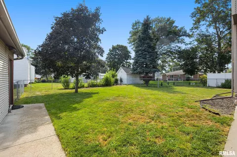 Exterior - 412 E Monroe St, Morton, IL 61550 photo 7 of 9