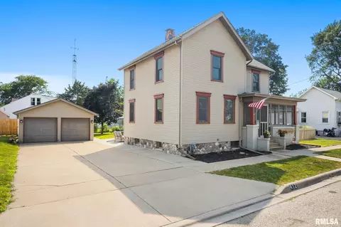 Exterior - 412 E Monroe St, Morton, IL 61550 photo 2 of 9
