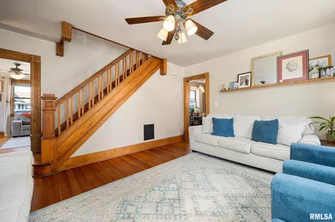 Living - 412 E Monroe St, Morton, IL 61550 photo 3 of 6
