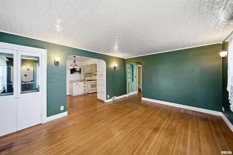 Living - 301 N 5th St, Dunlap, IL 61525 photo 1 of 4