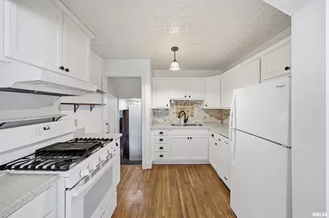 Kitchen - 301 N 5th St, Dunlap, IL 61525 photo 3 of 5