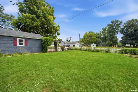 Exterior - 301 N 5th St, Dunlap, IL 61525 photo 3 of 8