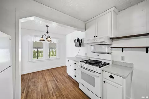 Kitchen - 301 N 5th St, Dunlap, IL 61525 photo 2 of 5