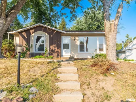 5932 N Taber St, Peoria, IL 61615