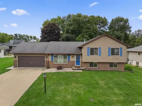 105 Fox Run Ct, East Peoria, IL 61611