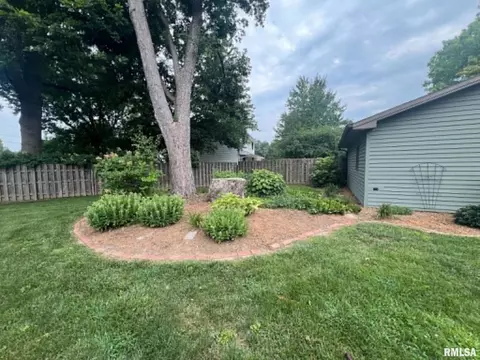 Exterior - 109 Kurlene Dr, Macomb, IL 61455 photo 7 of 8