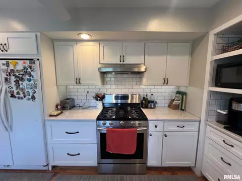 Kitchen - 109 Kurlene Dr, Macomb, IL 61455 photo 3 of 5