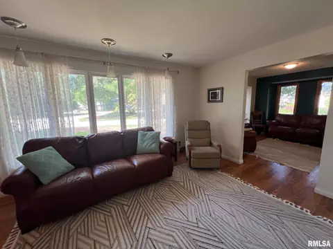 Living - 109 Kurlene Dr, Macomb, IL 61455 photo 2 of 4