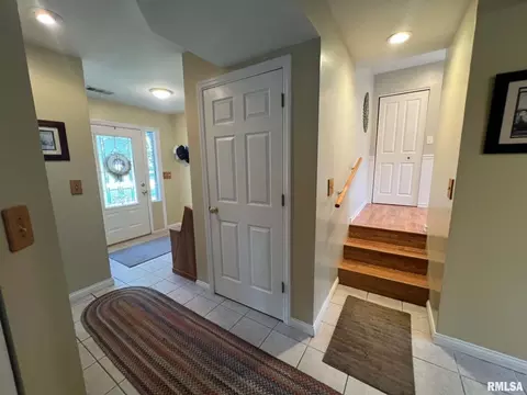 Entry Way - 109 Kurlene Dr, Macomb, IL 61455 photo 5 of 7