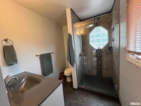 Bath - 109 Kurlene Dr, Macomb, IL 61455 photo 3 of 5