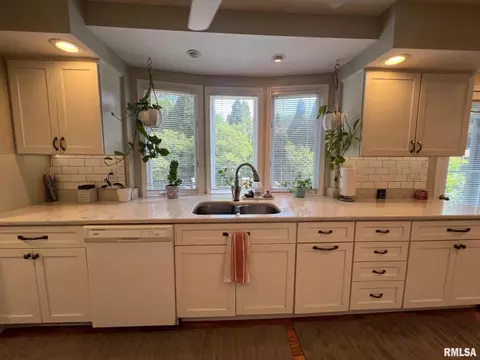 Kitchen - 109 Kurlene Dr, Macomb, IL 61455 photo 2 of 5