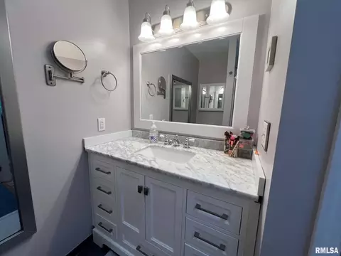 Bath - 109 Kurlene Dr, Macomb, IL 61455 photo 4 of 5