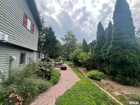 Exterior - 109 Kurlene Dr, Macomb, IL 61455 photo 4 of 8
