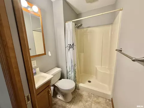 Bath - 1215 E Chestnut St, Canton, IL 61520 photo 1 of 2
