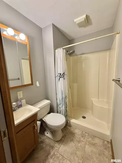 Bath - 1215 E Chestnut St, Canton, IL 61520 photo 2 of 2