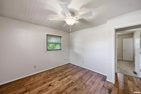 Bedroom - 16279 E Cherokee Rd, Cuba, IL 61427 photo 5 of 8