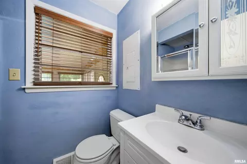 Bath - 16279 E Cherokee Rd, Cuba, IL 61427 photo 3 of 3