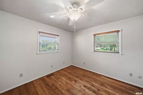 Bedroom - 16279 E Cherokee Rd, Cuba, IL 61427 photo 4 of 8