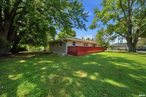 Exterior - 16279 E Cherokee Rd, Cuba, IL 61427 photo 1 of 9