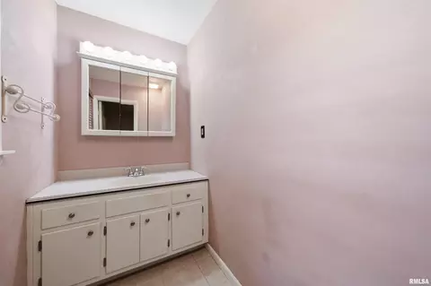 Bath - 16279 E Cherokee Rd, Cuba, IL 61427 photo 1 of 3