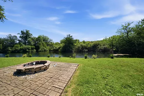 Exterior - 16279 E Cherokee Rd, Cuba, IL 61427 photo 5 of 9