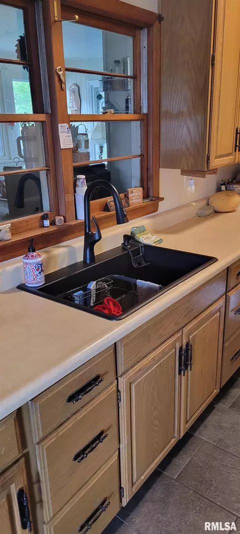 Kitchen - 29676 Northrup Rd, Trivoli, IL 61569 photo 2 of 2