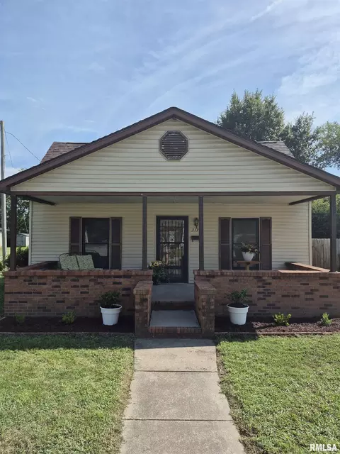 317 E Franklin St, Du Quoin, IL 62832