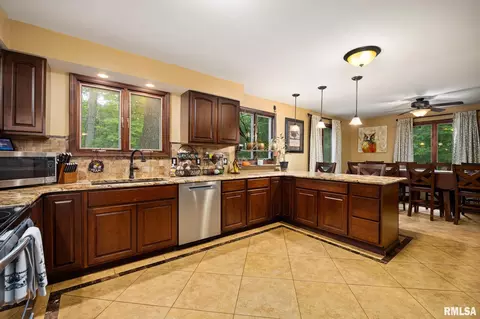 Kitchen - 535 Justa Rd, Metamora, IL 61548 photo 3 of 4