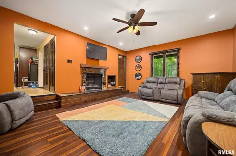 Living - 535 Justa Rd, Metamora, IL 61548 photo 4 of 6