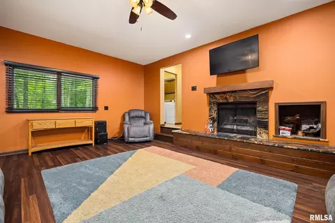 Living - 535 Justa Rd, Metamora, IL 61548 photo 5 of 6