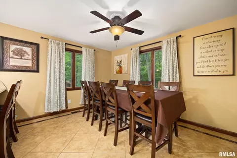 Dining - 535 Justa Rd, Metamora, IL 61548 photo 2 of 3