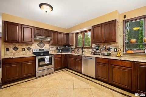Kitchen - 535 Justa Rd, Metamora, IL 61548 photo 2 of 4