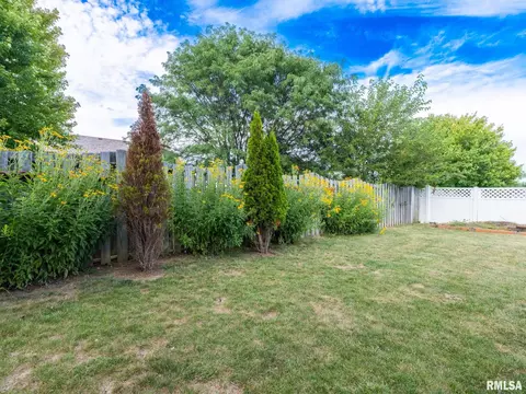 Exterior - 1909 Cobblestone St, Washington, IL 61571 photo 10 of 10