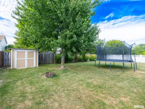 Exterior - 1909 Cobblestone St, Washington, IL 61571 photo 7 of 10
