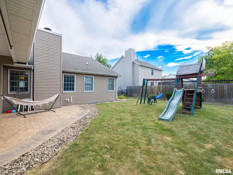 Exterior - 1909 Cobblestone St, Washington, IL 61571 photo 8 of 10