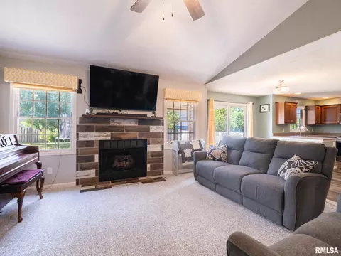 Living - 1909 Cobblestone St, Washington, IL 61571 photo 3 of 6