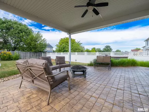Exterior - 1909 Cobblestone St, Washington, IL 61571 photo 5 of 10