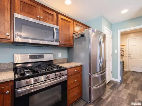 Kitchen - 1909 Cobblestone St, Washington, IL 61571 photo 6 of 7