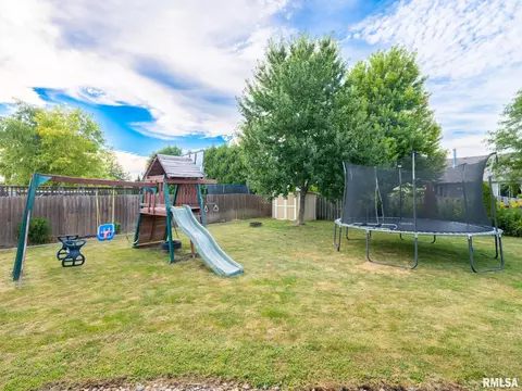 Exterior - 1909 Cobblestone St, Washington, IL 61571 photo 9 of 10