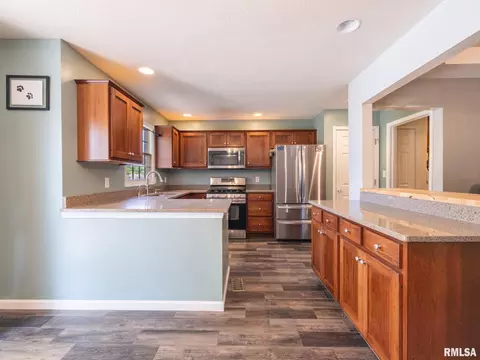 Kitchen - 1909 Cobblestone St, Washington, IL 61571 photo 7 of 7
