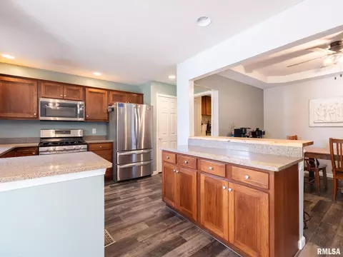 Kitchen - 1909 Cobblestone St, Washington, IL 61571 photo 2 of 7