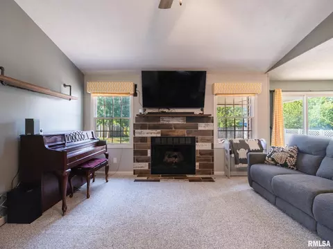 Living - 1909 Cobblestone St, Washington, IL 61571 photo 4 of 6
