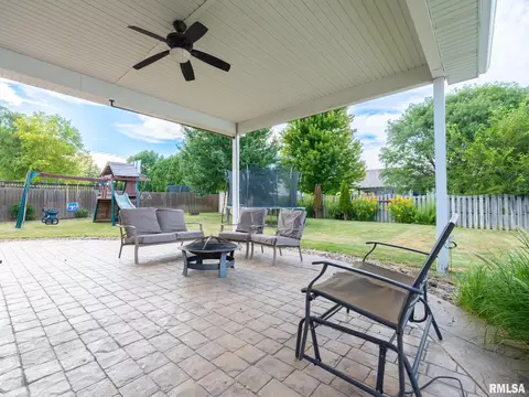 Exterior - 1909 Cobblestone St, Washington, IL 61571 photo 3 of 10