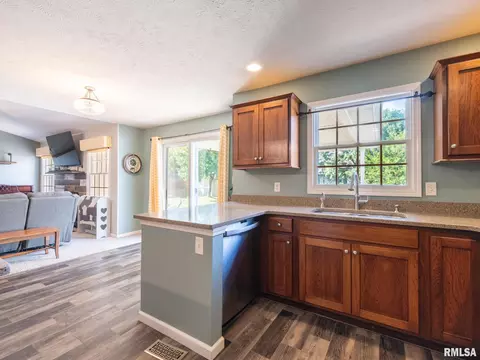 Kitchen - 1909 Cobblestone St, Washington, IL 61571 photo 1 of 7