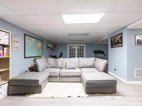 Living - 1909 Cobblestone St, Washington, IL 61571 photo 5 of 6