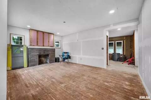 Living - 211 E State St, Washburn, IL 61570 photo 1 of 1