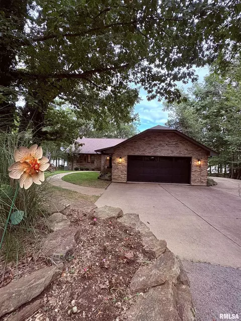 12299 Pebble Point Rd, Marion, IL 62959