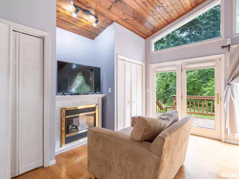 Living - 1322 W Hickory Trce, Dunlap, IL 61525 photo 6 of 6