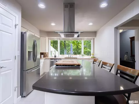 Kitchen - 1322 W Hickory Trce, Dunlap, IL 61525 photo 2 of 11